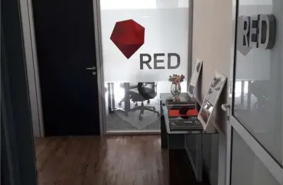 Linda sala comercial muito espaçosa com seus 184m² e com direito a 6 vagas no estacionamento.