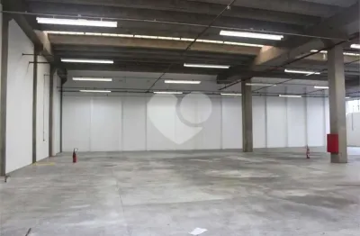 Galpão com área total de 1.400 m2 sendo 800m2 construção e 600m2 de pátio na lapa locação