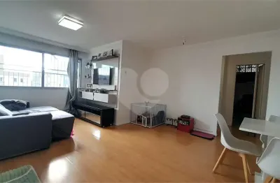 Apartamento à venda, 80 m², andar alto, reformado, 2 dormitórios 1 vaga