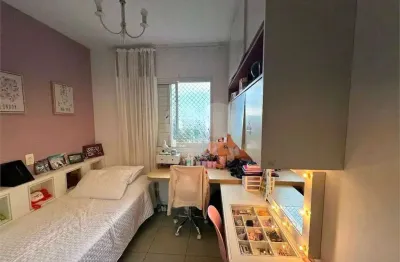Prédio elegante, clássico e muito procurado na vila clementino