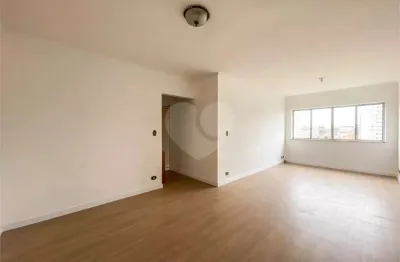 Amplo apartamento de 115 m²  3 dormitórios e 2 vagas