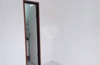 Apartamento com 01 dormitório em prédio com lazer completo na republica para locação.