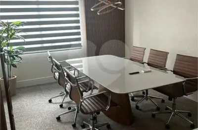 Linda Sala comercial de 169m² com divididas em mais de 5 salas com direito a 5 vagas na garagem