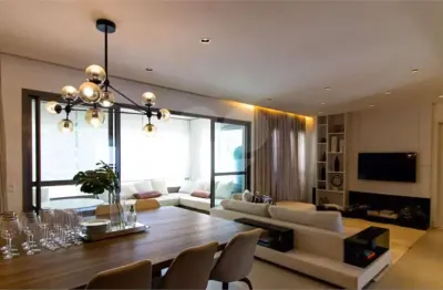 Apartamento com Luxo e Conforto em Perdizes 147 m2  3 suítes 2 Vagas Totalmente Mobiliados