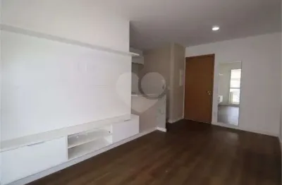 Apartamento com 2 quartos para alugar na Rua Paris, Sumaré, São Paulo