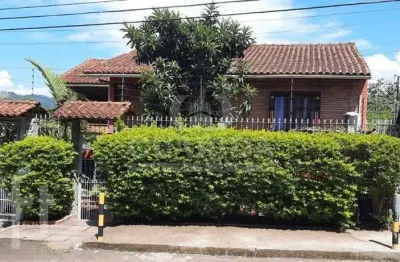 Casa com 3 quartos à venda na rua aleste luiz belocchio, 96, nonoai, porto alegre, 181 m2 por r$ 550.000