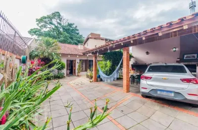 Casa com 5 quartos à venda na avenida imperial, 176, ipanema, porto alegre, 300 m2 por r$ 617.500