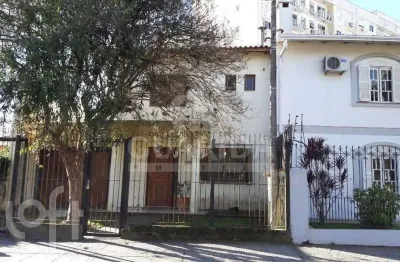 Casa com 3 quartos à venda na rua afonso arinos, 536, camaquã, porto alegre, 250 m2 por r$ 800.000