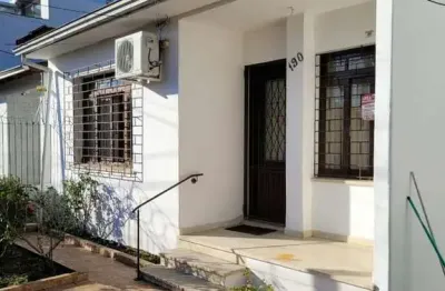 Casa com 6 quartos à venda na rua ibirubá, 190, cavalhada, porto alegre, 244 m2 por r$ 650.000