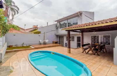 Casa com 3 quartos à venda na rua professor abílio azambuja, 82, jardim do salso, porto alegre, 207 m2 por r$ 849.900