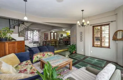 Casa com 3 quartos à venda na rua álvaro nicofé, 195, vila jardim, porto alegre, 270 m2 por r$ 890.000