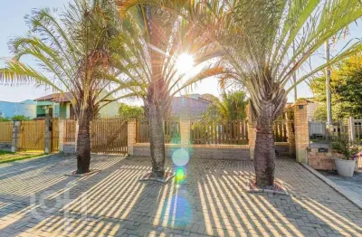 Casa com 3 quartos à venda na praça inácio antônio da silva, 608, belém novo, porto alegre, 200 m2 por r$ 1.200.000