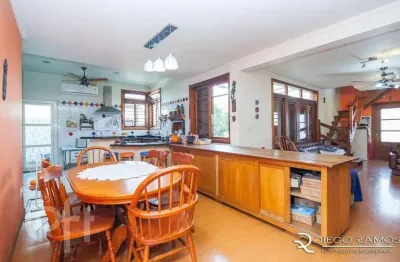 Casa com 3 quartos à venda na avenida engenheiro josé maria de carvalho, 555, vila ipiranga, porto alegre, 230 m2 por r$ 950.000