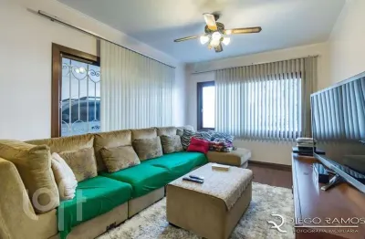 Casa com 3 quartos à venda na avenida lavras, 530, petrópolis, porto alegre, 248 m2 por r$ 1.200.000
