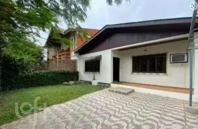 Casa com 3 quartos à venda na rua jacipuia, 278, guarujá, porto alegre, 177 m2 por r$ 650.000