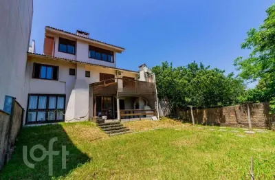 Casa com 3 quartos à venda na manoel antônio de magalhães, 40, medianeira, porto alegre, 258 m2 por r$ 880.000