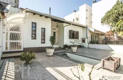 Casa com 3 quartos à venda na rua general pedro bittencourt, 253, passo da areia, porto alegre, 275 m2 por r$ 1.200.000
