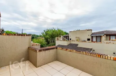 Casa em condomínio fechado com 2 quartos à venda na avenida guarujá, 126, guarujá, porto alegre, 102 m2 por r$ 330.000
