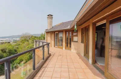 Casa com 4 quartos à venda na praça doutor baltazar de bem, 128, vila jardim, porto alegre, 400 m2 por r$ 1.360.000