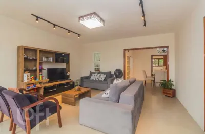 Casa com 5 quartos à venda na rua teixeira de carvalho, 207, medianeira, porto alegre, 360 m2 por r$ 995.000
