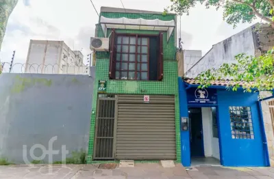 Casa com 2 quartos à venda na rua dezessete de junho, 648, menino deus, porto alegre, 110 m2 por r$ 375.000