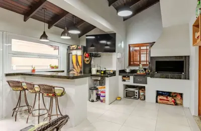 Casa com 3 quartos à venda na rua ancara, 330, hípica, porto alegre, 220 m2 por r$ 950.000