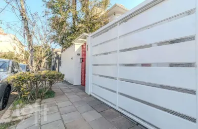 Casa com 5 quartos à venda na rua professor juvenal miler, 80, rio branco, porto alegre, 357 m2 por r$ 2.500.000