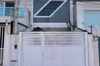 Casa em condomínio fechado com 4 quartos para alugar na rua melvin jones, 44, vila bastos, santo andré, 135 m2 por r$ 4.070