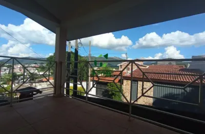 Oportunidade – amplo terreno com construção espaçosa e vista para a pedra grande