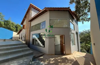 Apresentamos esta casa espetacular em condomínio fechado no prestigiado jardim lagos da cantareira, em mairiporã — um verdadeiro oásis de conforto, lazer e sofisticação, com vista panorâmica para a re