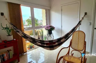 Apartamento amplo e reformado, com 4 quartos, sendo 1 suíte com closet