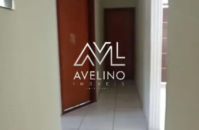 Casa com suíte, muito quintal, terreno grande no girassois por r$ 380.000,00