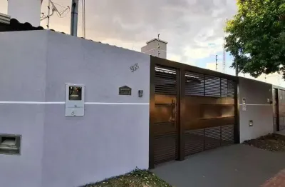 Linda casa de esquina localizada no tranquilo e bem localizado jardim são lourenço!
