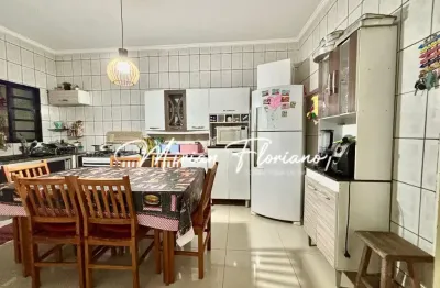 Casa térrea - 2 dormitórios sendo 1 suíte + espaço gourmet