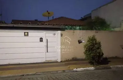 Casa com 3 dormitórios, sala, cozinha, área de serviço, 2 wcs, edícula inferior e superior, quntal, 4 vagas de garagem coberta, portão eletronico
