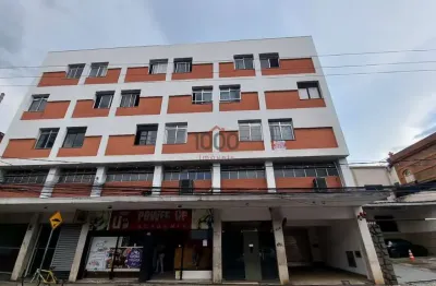 Apartamento reformado no centro 3 quartos  2 banheiros 1 vaga