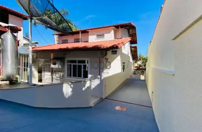 Casa com 4 quartos à venda na Rua Ivon José Curi, Portal da Torre, Juiz de Fora