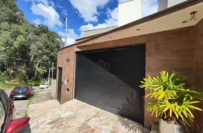Casa com 3 quartos à venda na Rua Rubens Mendes, Lourdes, Juiz de Fora