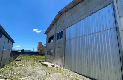 Galpão para aluguel possui 300 metros quadrados  araquari - sc