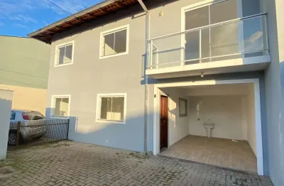 Sobrado geminado medindo 100m², localizado no bairro Comasa, Joinville/Sc.