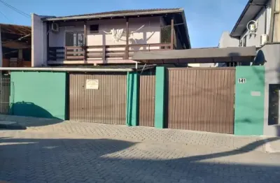 Casa com 3 quartos à venda na Rua Fernando Looth, 141, Iririú, Joinville