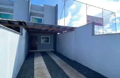 Venha conhecer este maravilhoso sobrado geminado com 95m² de puro conforto e estilo!