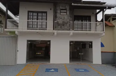 Excelente oportunidade de locação de uma sala comercial com 100m², localizada em um dos maiores bairros da cidade.
