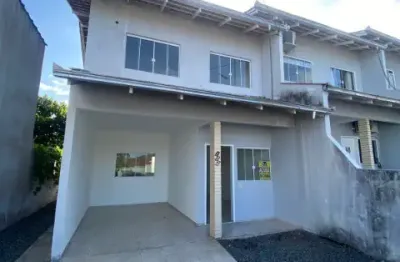 Lindo geminado em condomínio fechado com 02 quarto e escritório