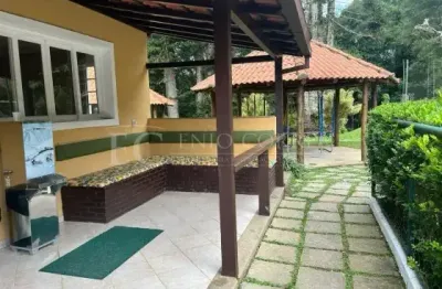 Vendo terreno de 365 m² em condomínio fechado com total infraestrutura e área de lazer completa.
