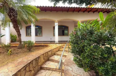 Casa com excelente estrutura e dupla aptidão  comercial e residencial. bairro monte líbano.