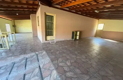 Casa a venda em excelente localização a 2 km da faculdade de itaúna mg!