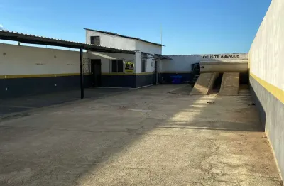 Lava jato para venda possui 330 metros quadrados no maracanaú