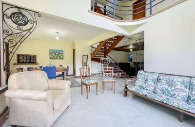 Casa com 4 dormitórios à venda, 276 m² por r$ 1.750.000,00 - comary - teresópolis/rj