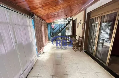 Casa triplex com potencial para fins residenciais e comerciais